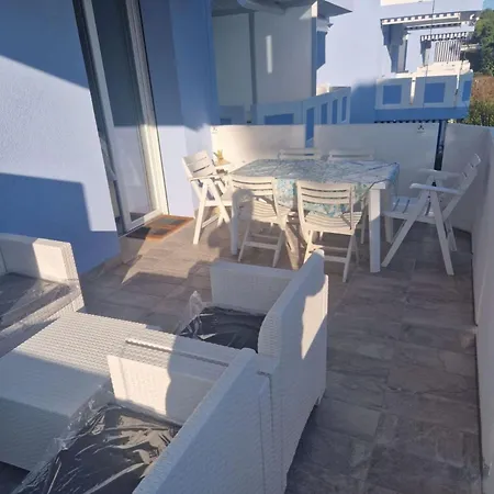 Daire Cozy With Terrace And Shared Pool